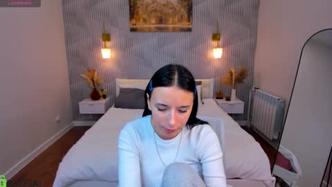 Snapshot of kitty_roose chatting on March 20, 1:32 am kitty online show from March 20, 1:32 am