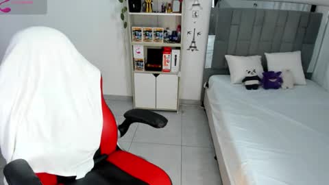 kitty_scoot online show from October 1, 1:33 am