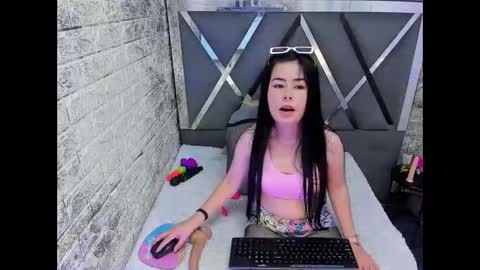 kitty_small69 online show from April 28, 3:06 pm