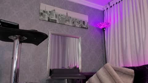 Snapshot of kitty_wichis chatting on December 13, 7:58 am Kendall Saray online show from December 13, 7:58 am