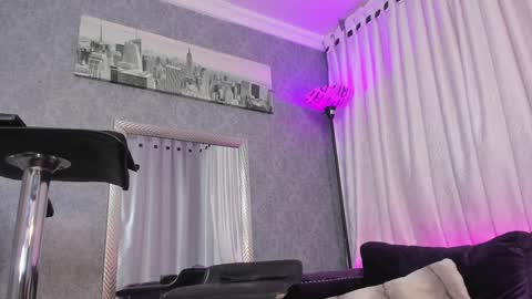 Snapshot of kitty_wichis chatting on December 16, 7:04 am Kendall Saray online show from December 16, 7:04 am