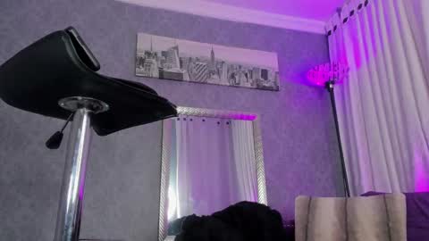 Snapshot of kitty_wichis chatting on February 17, 9:24 am Kendall Saray online show from February 17, 9:24 am