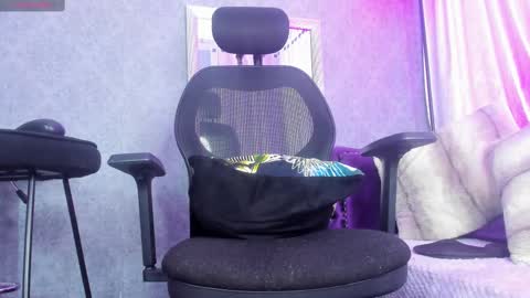 Snapshot of kitty_wichis chatting on March 11, 10:51 am Kendall Saray online show from March 11, 10:51 am