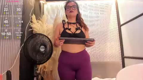 Snapshot of kittyblossom_ chatting on August 4, 8:44 pm kitty Blossom online show from August 4, 8:44 pm