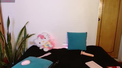 LAURA  help me reach 100likes online show from December 17, 9:21 pm