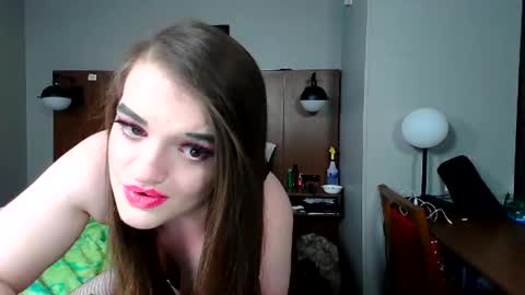 Snapshot of kittykat_1999 chatting on February 1, 4:46 am kittykat 1999 online show from February 1, 4:46 am