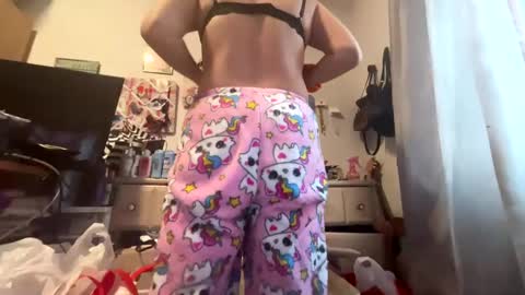 Snapshot of kittyluvx chatting on February 15, 6:23 pm kittyluvx online show from February 15, 6:23 pm
