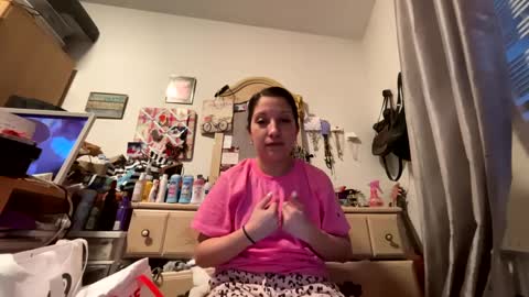 Snapshot of kittyluvx chatting on February 24, 10:47 pm kittyluvx online show from February 24, 10:47 pm