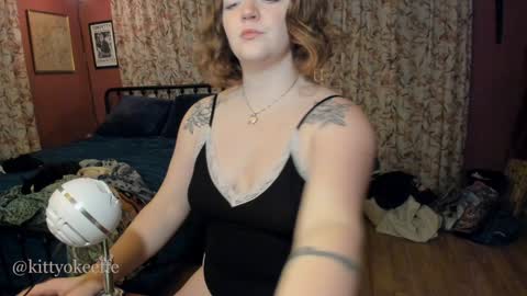 Snapshot of kittyokeeffe chatting on January 2, 2:33 am Miss Kitty OKeeffe online show from January 2, 2:33 am