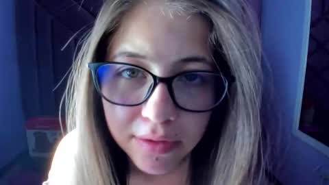 Sarah online show from May 4, 3:52 pm