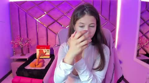Sarah online show from June 25, 3:16 pm