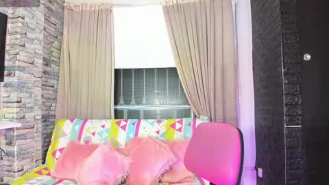 Snapshot of kittyqueen01 chatting on February 15, 3:52 am Tatiana Guerrero online show from February 15, 3:52 am