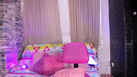 Snapshot of kittyqueen01 chatting on March 8, 4:28 pm Tatiana Guerrero online show from March 8, 4:28 pm
