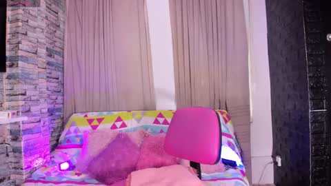 Snapshot of kittyqueen01 chatting on March 8, 10:34 pm Tatiana Guerrero online show from March 8, 10:34 pm