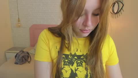  K I T T  Y  online show from April 24, 12:40 pm