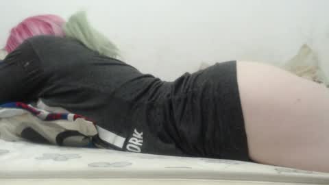kittywhiteass online show from December 3, 7:21 am