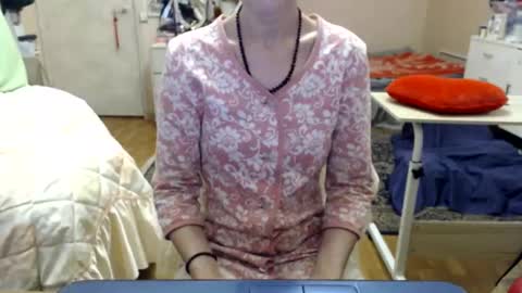 Snapshot of kiuminberry chatting on November 3, 7:42 am KiuminBerry online show from November 3, 7:42 am