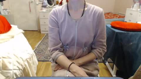 Snapshot of kiuminberry chatting on February 10, 5:28 pm KiuminBerry online show from February 10, 5:28 pm