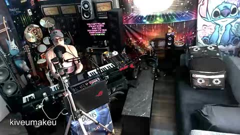 Snapshot of kiveuxmakeu chatting on March 17, 5:38 pm kiveuxmakeu online show from March 17, 5:38 pm