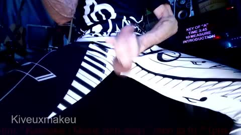 Snapshot of kiveuxmakeu chatting on April 10, 4:23 pm kiveuxmakeu online show from April 10, 4:23 pm