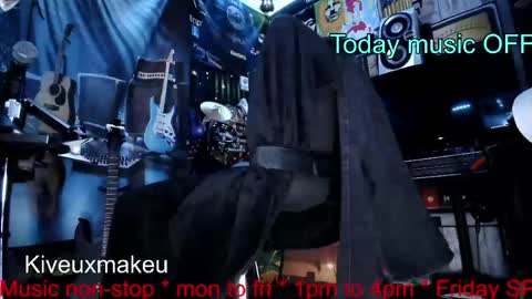 Snapshot of kiveuxmakeu chatting on April 16, 5:58 pm kiveuxmakeu online show from April 16, 5:58 pm