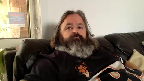 Kiwiabroad online show from December 22, 1:24 am