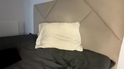 kiwigray online show from December 5, 12:58 pm