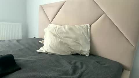 kiwigray online show from December 18, 12:11 pm