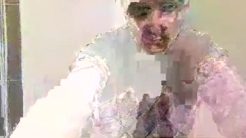 Snapshot of kiwiii881038 chatting on October 13, 5:24 pm kiwiii881038 online show from October 13, 5:24 pm