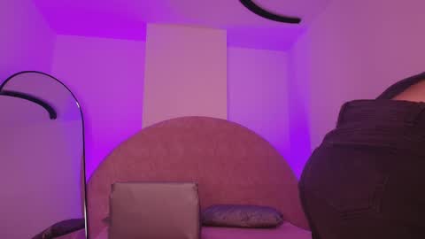 Kkira  online show from May 12, 11:51 am