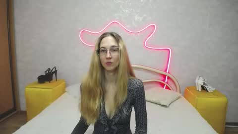 Snapshot of klaryevans chatting on September 27, 5:12 am Klary online show from September 27, 5:12 am