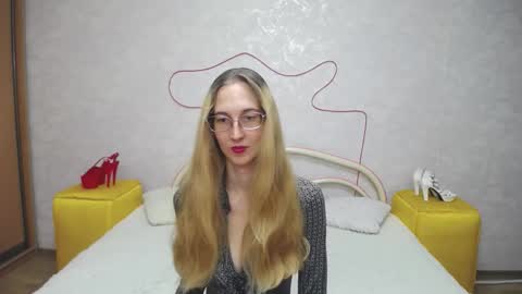 Snapshot of klaryevans chatting on October 2, 9:38 am Klary online show from October 2, 9:38 am