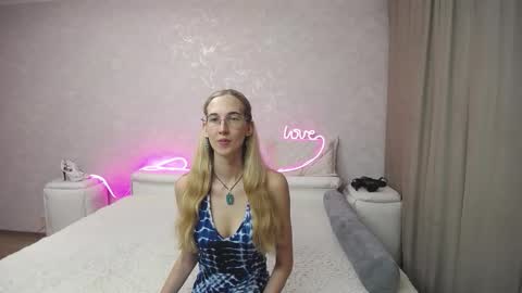 Snapshot of klaryevans chatting on December 1, 5:23 am Klary online show from December 1, 5:23 am