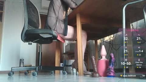 Snapshot of klaudiacd chatting on November 23, 6:35 am Klaudia online show from November 23, 6:35 am