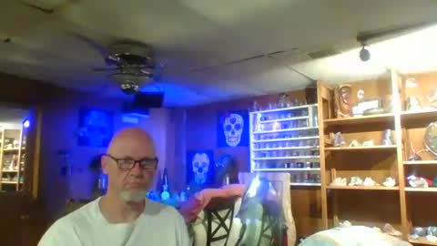 Snapshot of kleeeen chatting on October 7, 2:53 am MrKleeen online show from October 7, 2:53 am