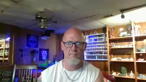 Snapshot of kleeeen chatting on April 2, 11:24 pm MrKleeen online show from April 2, 11:24 pm
