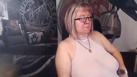 Snapshot of kleiner_teufel chatting on October 12, 4:50 pm Michelle online show from October 12, 4:50 pm