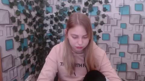 Snapshot of klerkarina chatting on December 2, 5:59 am klerkarina online show from December 2, 5:59 am