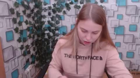 Snapshot of klerkarina chatting on December 2, 9:13 am klerkarina online show from December 2, 9:13 am
