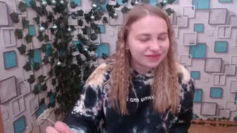 Snapshot of klerkarina chatting on December 4, 6:11 am klerkarina online show from December 4, 6:11 am