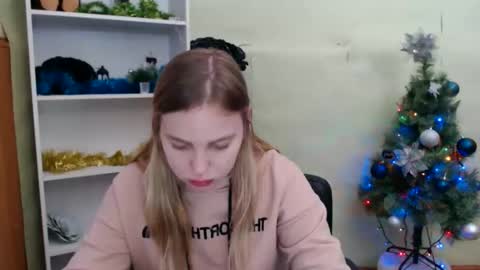 Snapshot of klerkarina chatting on December 7, 5:59 am klerkarina online show from December 7, 5:59 am