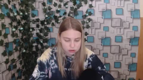 Snapshot of klerkarina chatting on December 23, 6:22 am klerkarina online show from December 23, 6:22 am