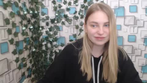 Snapshot of klerkarina chatting on January 4, 9:10 am klerkarina online show from January 4, 9:10 am