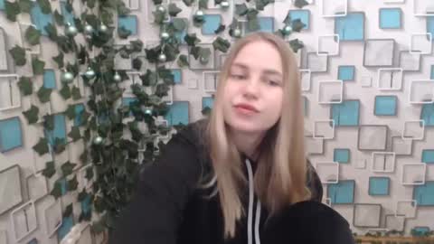 Snapshot of klerkarina chatting on January 17, 5:42 am klerkarina online show from January 17, 5:42 am