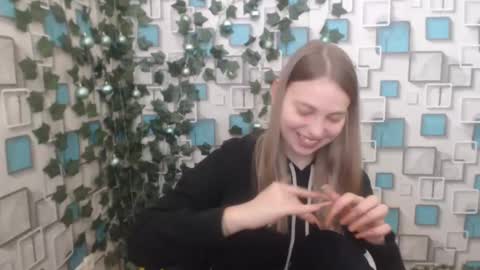 Snapshot of klerkarina chatting on February 6, 6:40 am klerkarina online show from February 6, 6:40 am