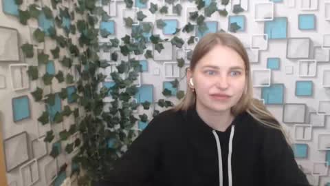 Snapshot of klerkarina chatting on February 18, 9:21 am klerkarina online show from February 18, 9:21 am
