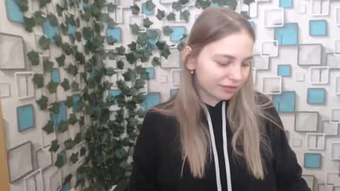 Snapshot of klerkarina chatting on March 4, 7:30 am klerkarina online show from March 4, 7:30 am