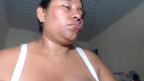 Snapshot of kloe_boobs chatting on February 16, 8:43 am Kloe online show from February 16, 8:43 am