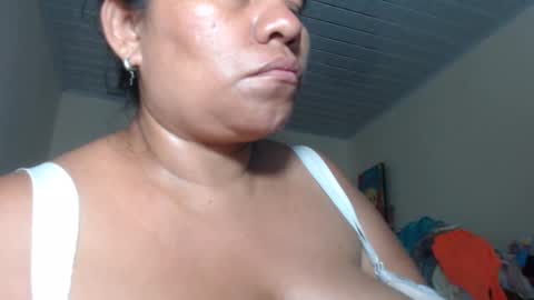 Snapshot of kloe_boobs chatting on February 17, 9:03 am Kloe online show from February 17, 9:03 am