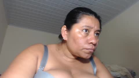 Snapshot of kloe_boobs chatting on February 26, 10:26 am Kloe online show from February 26, 10:26 am